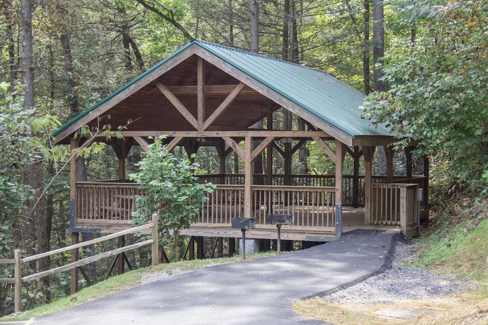 26 Bearfoot Landing 2 Bedroom Cabin by RedAwning view 2