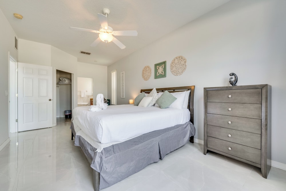 Kissimmee Resort-style Home: Close to Shops & Eats