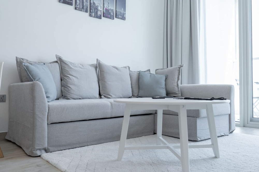 Sleek 1 Bedroom in Studio One With Great Amenities