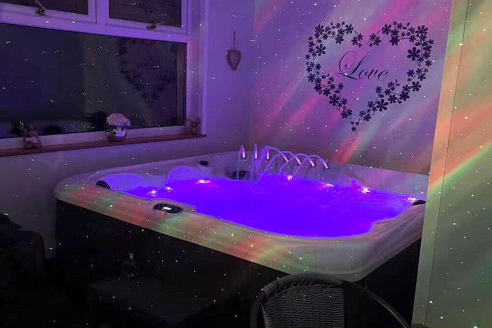 Shottskirk 5-bed Farmstay, Sleeps 13 With Hot Tub
