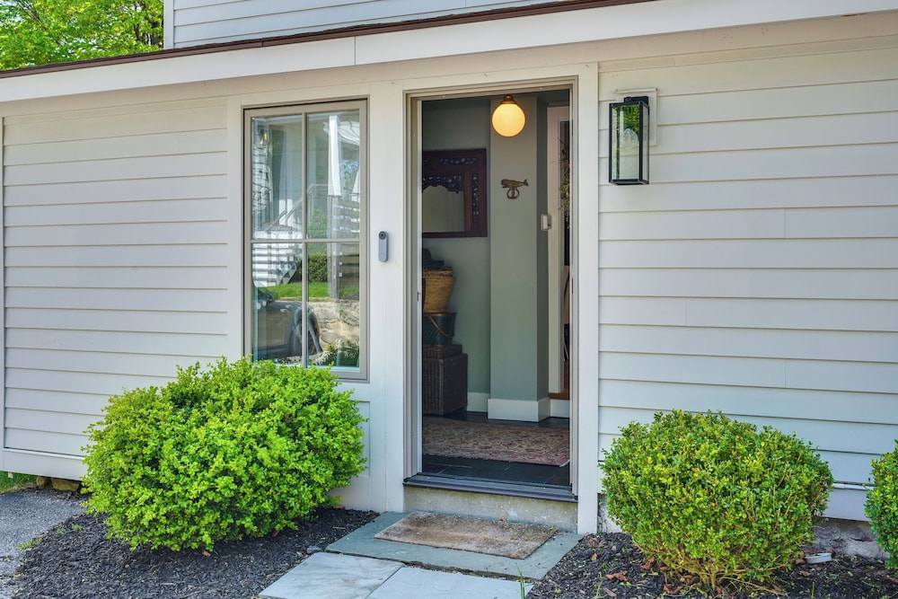 Walk to Beach: Luxe Home w/ Fire Pit in Rowayton!