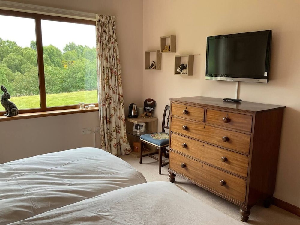 Beautiful Hillside Apartment Near Elgin, Scotland view 2