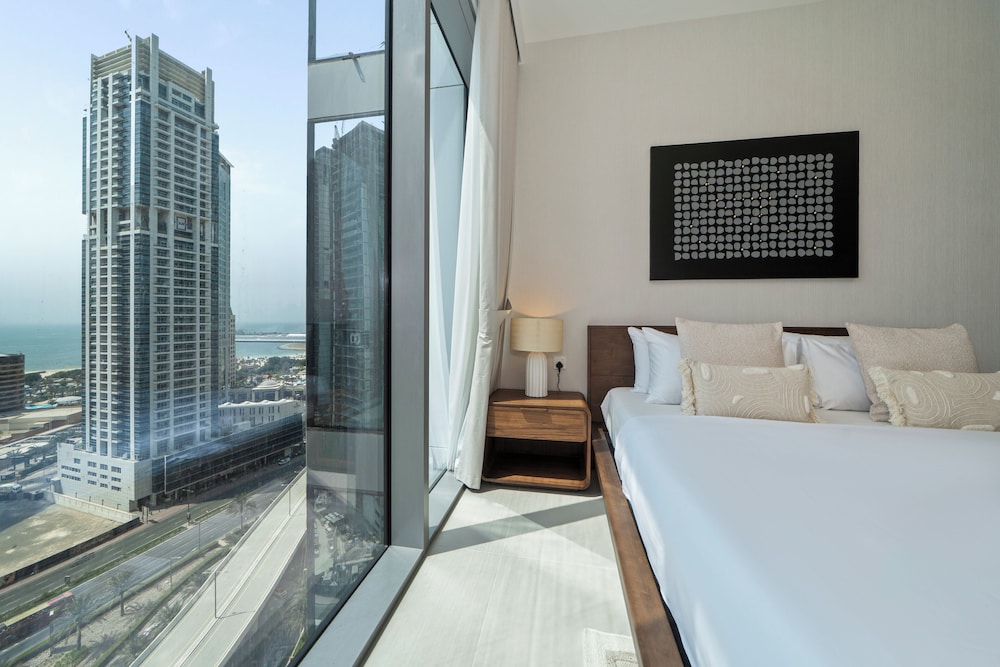 Experience 2BR Luxury Living  LIV Marina