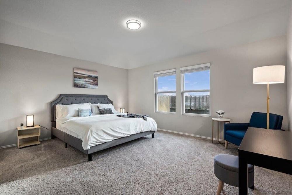 @ Marbella Lane - Amazing 4BR Lakeview Home