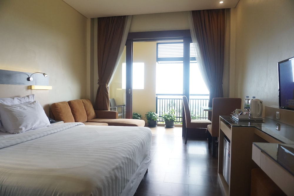 Hotel Puriwisata Baturraden view 4
