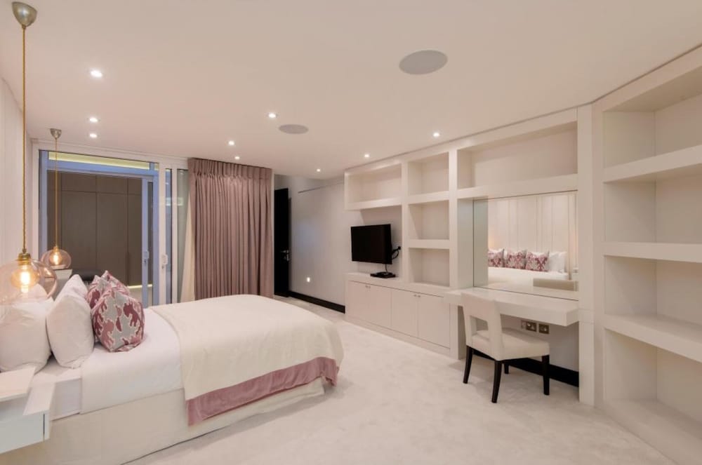 Stunning 5-bed House in London