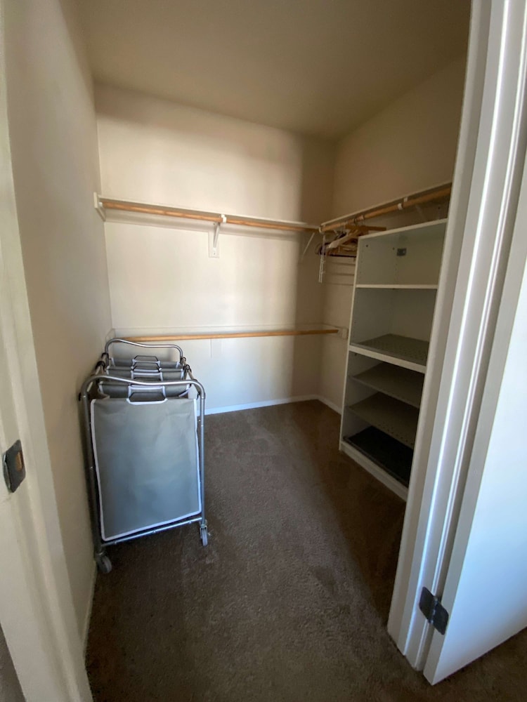 Allura Gaslamp Pool Spa Gym Extra Office Nook