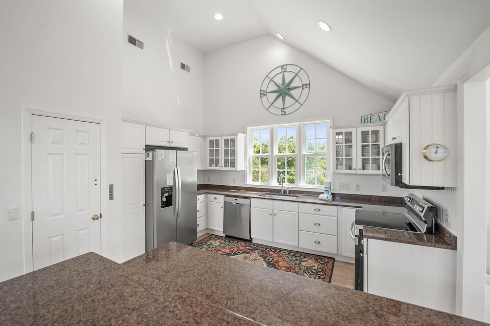 723 Seahorse Road - Newly Renovated, 5-bedroom Oceanside Home