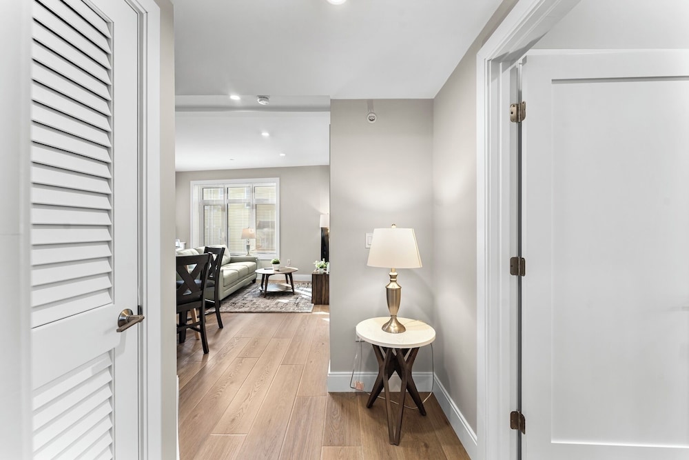 Luxury 2BR near Cambridge