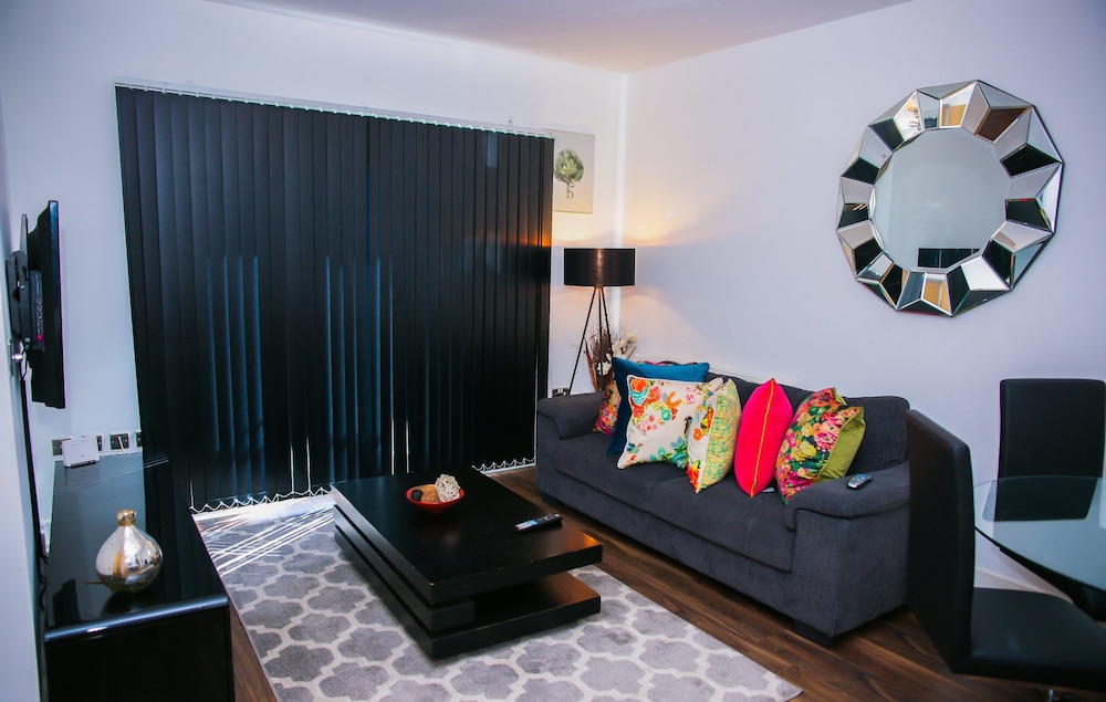 Modern 2 Bedroom Apartment