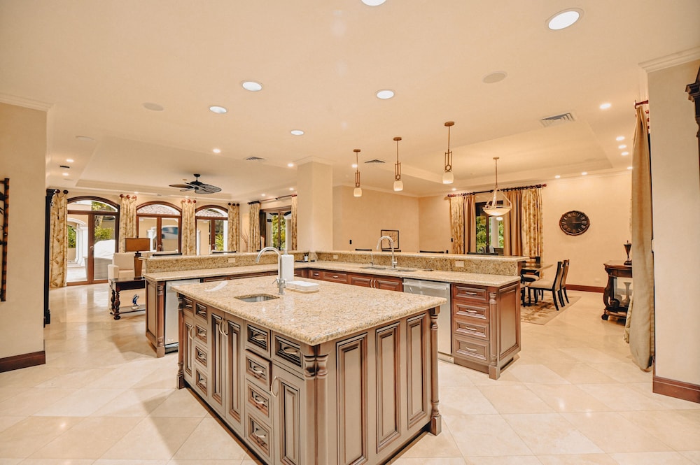 CR Luxury Casa Zafiro 7 Bdrm