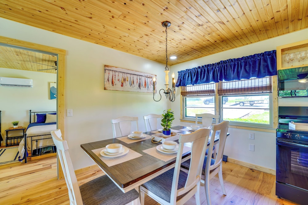 Near Table Rock Lake: Family Home w/ Deck & Views