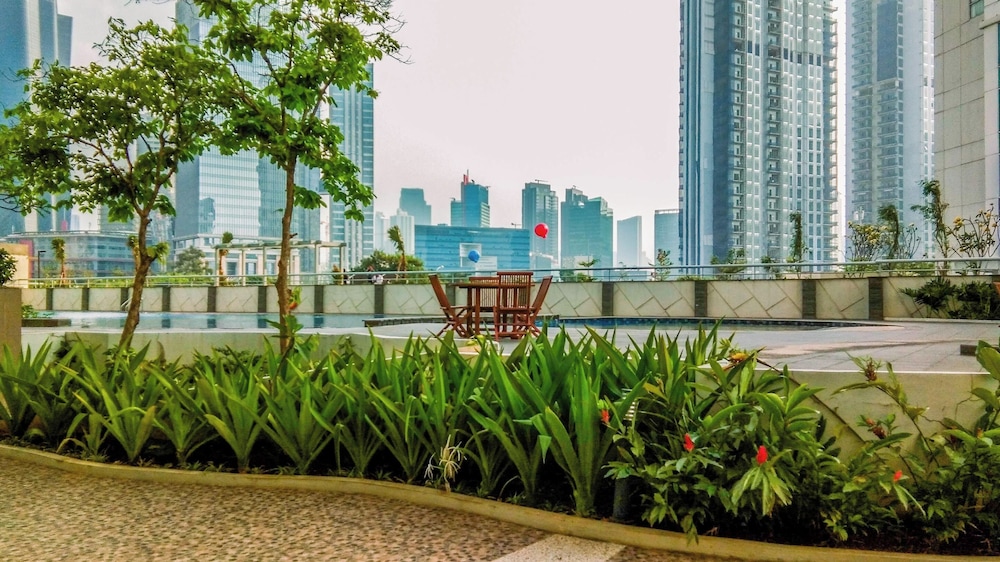 Best Location And Cozy 2Br At The Wave Kuningan Apartment