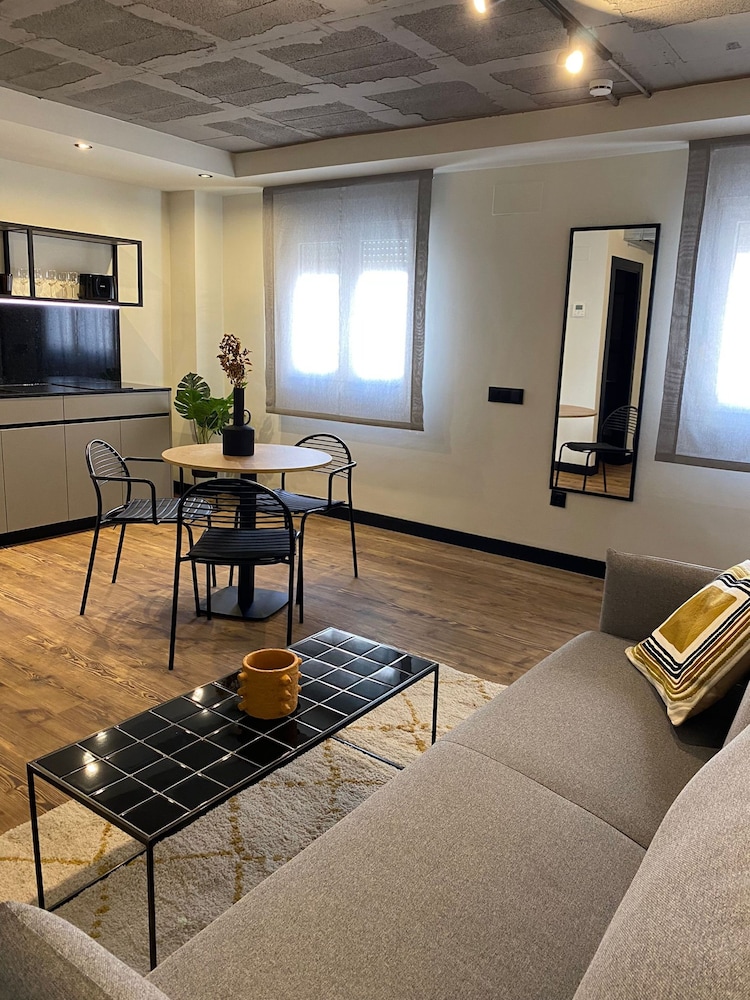 Holidays2Malaga Bubu Apartments