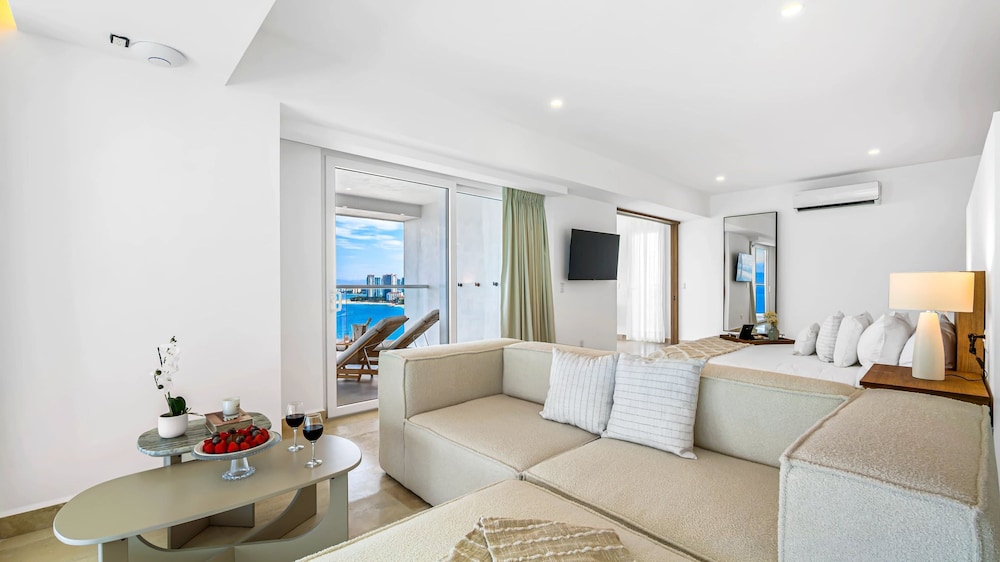 Beachfront Luxury 4BR Penthouse With Incredible Ocean Views