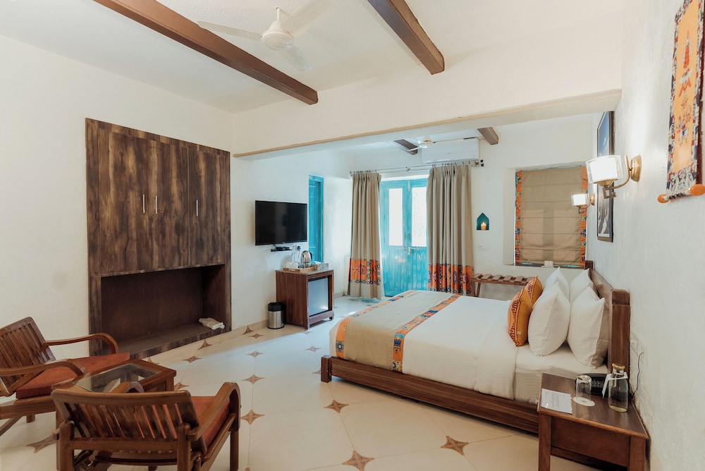 Tree of Life Birdsong Chalets