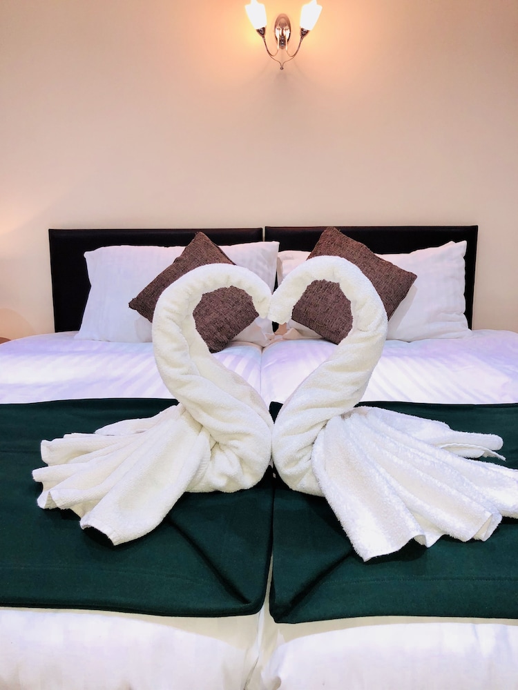 Sudbury Vacations - Hill Lodge Hotel - Property Image 4
