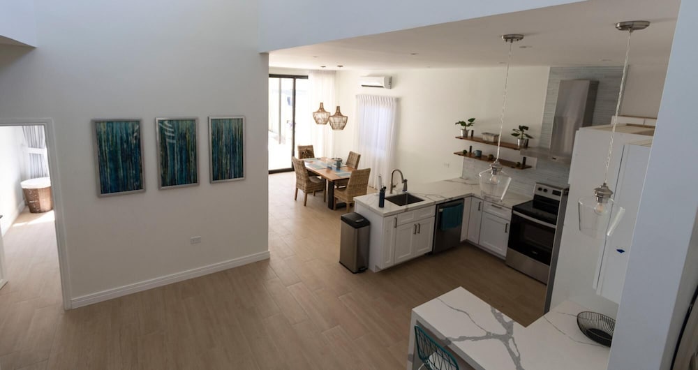 Playa Potrero 4 BR Home Pool Centrally Located - Casa Oasis Surfside