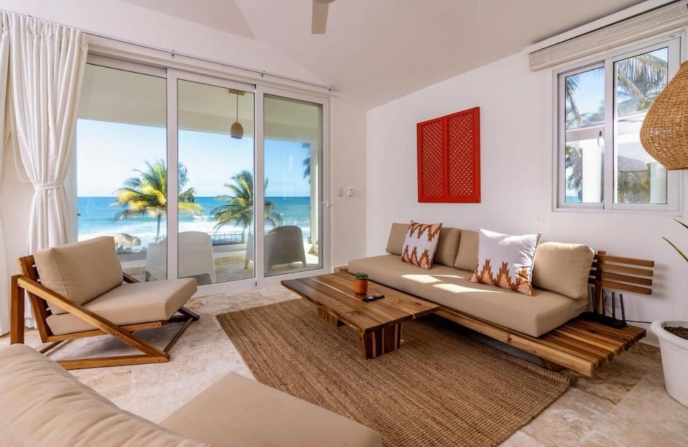 Room in Guest Room - Oceanfront Suite With Kitchenette Stunning Views & Secluded Luxury view 5