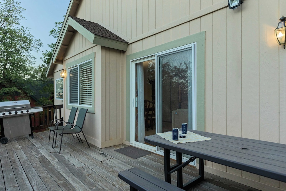 Alpen Drive by Avantstay Private Deck and Views
