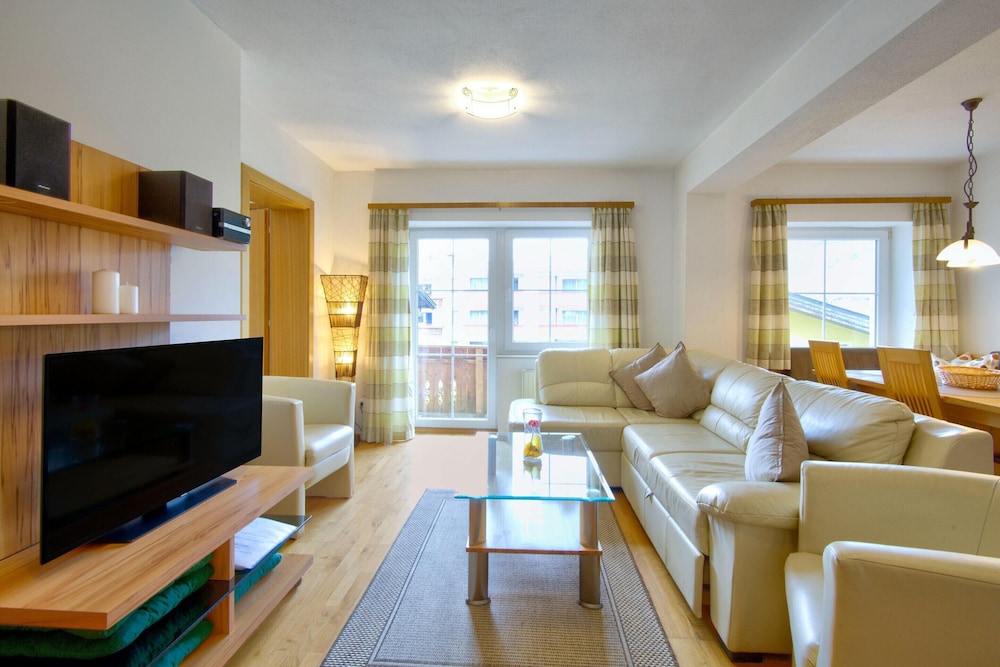 Tranquil Mountain Stay, Central & Sunny