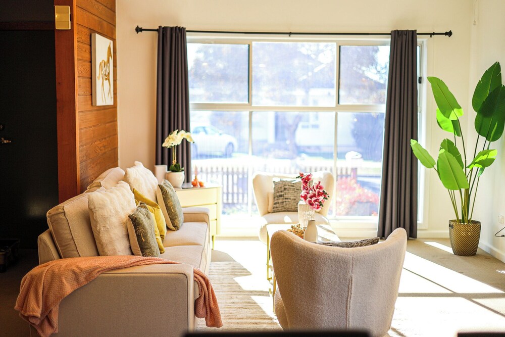 StayAU Private Two-Storey 6 Beds House Wendouree