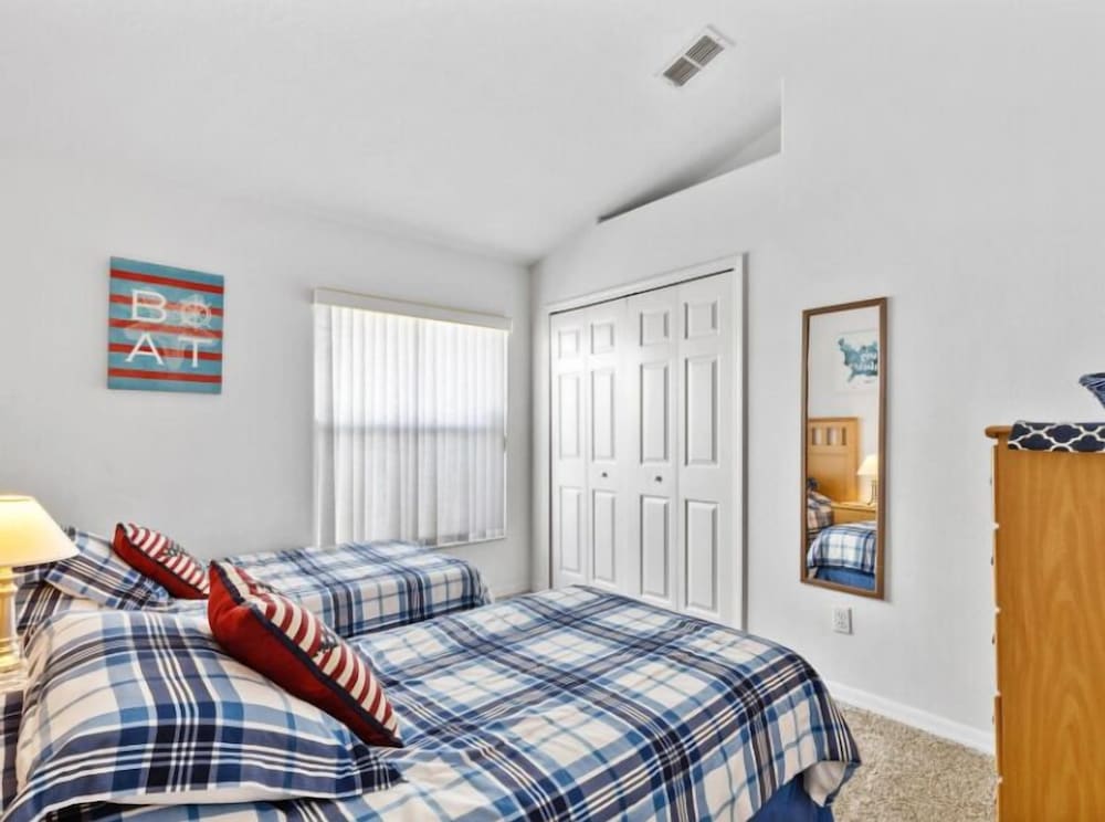 Sunny Private Pool & Spa & Fenced Yard. Nr Parks