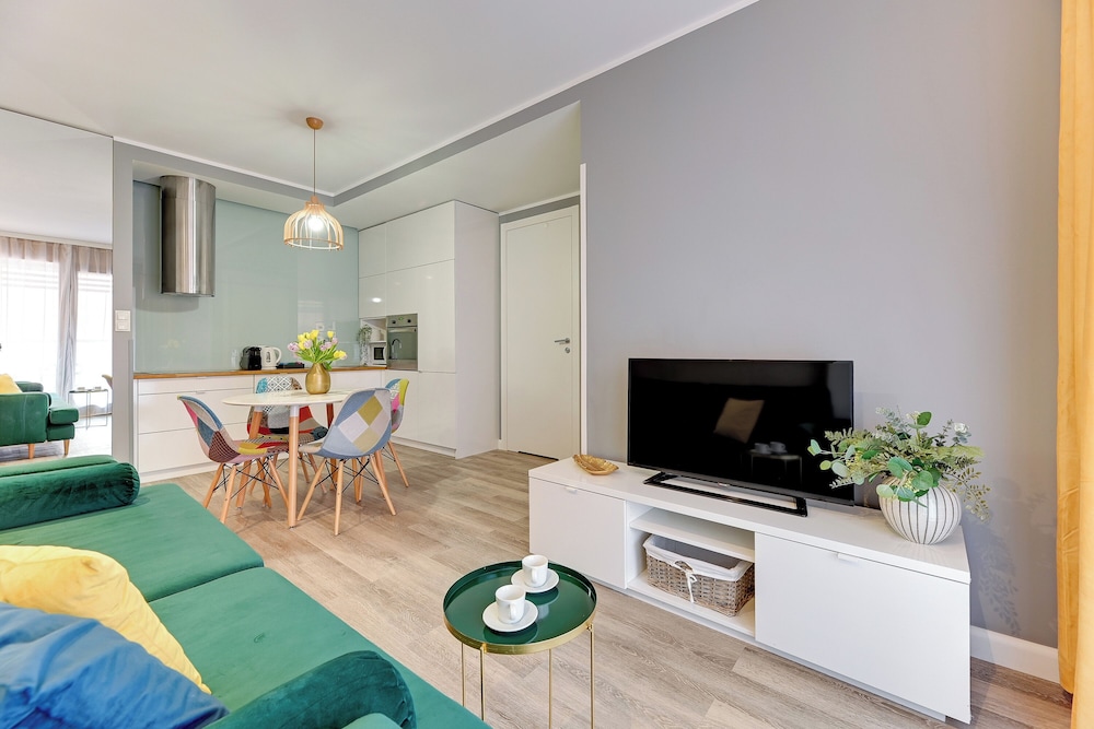 Aura - Riverside & Parking by Downtown Apartments