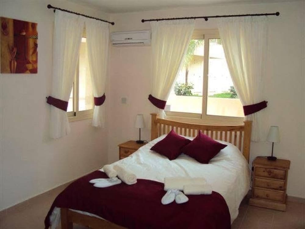 Apartment-paphos-poolside-near Amenities-discounts
