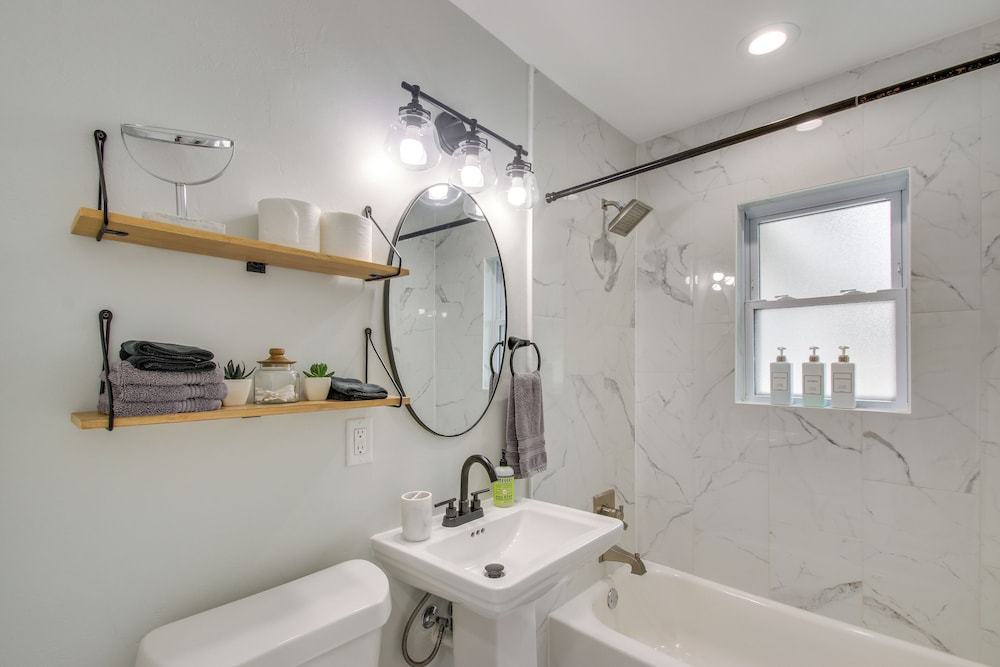 1 Mi to OKC Fair Park: Family-friendly Apt!