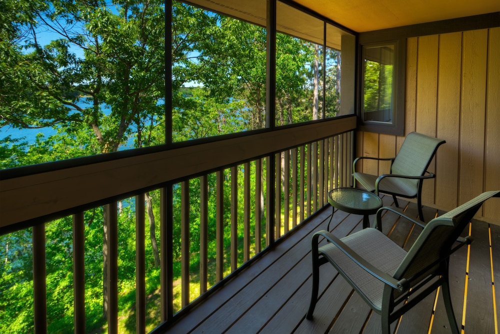 The Pointe Hotel and Suites