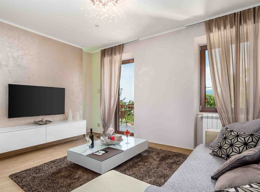 Modern Comfort With Shared Pool & Lush Green Surroundings in Kastav