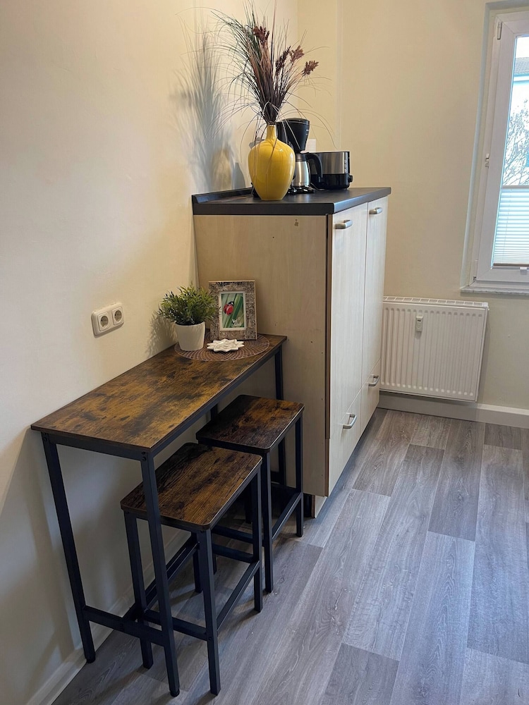 Charming 4-person Apartment in Hoyerswerda City Center