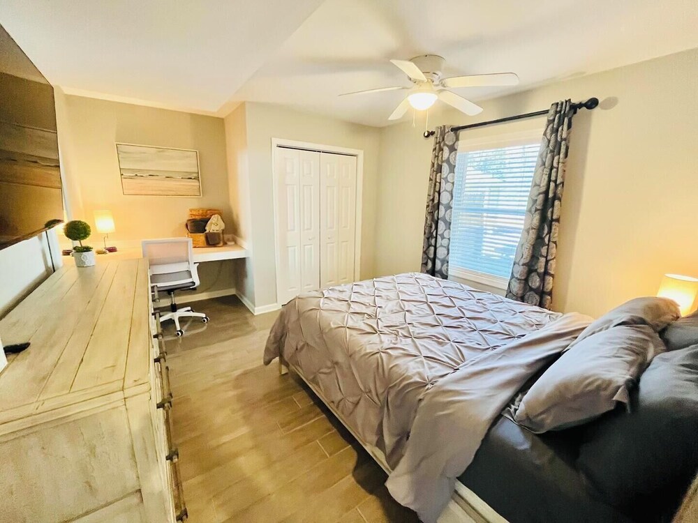 Central Avenue 33476