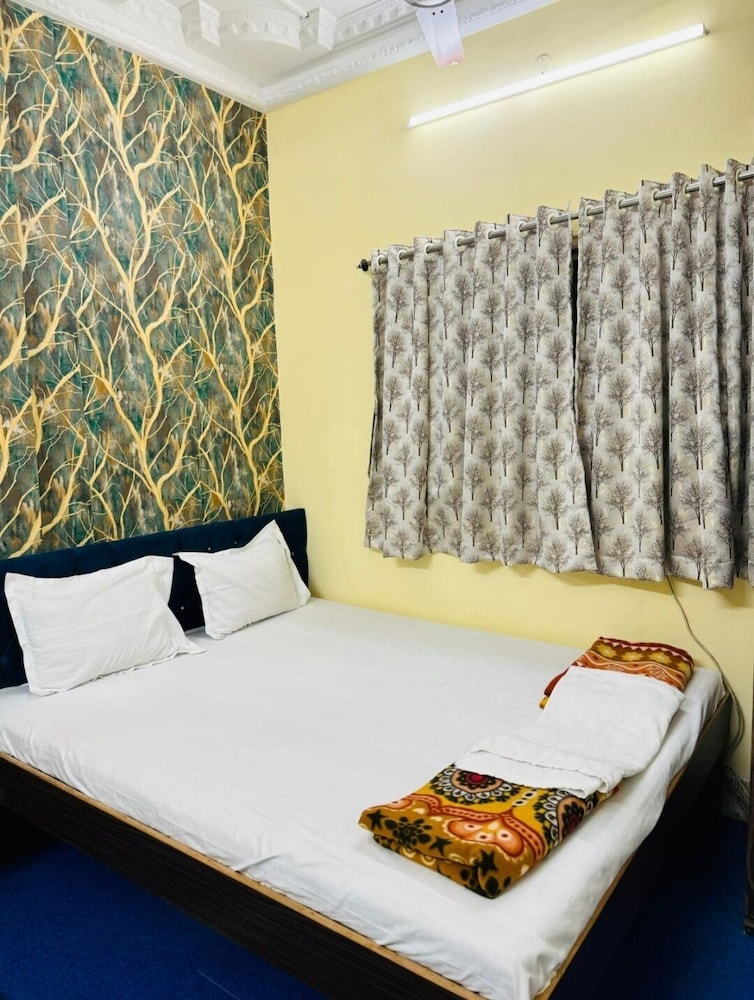 RR GUEST HOUSE