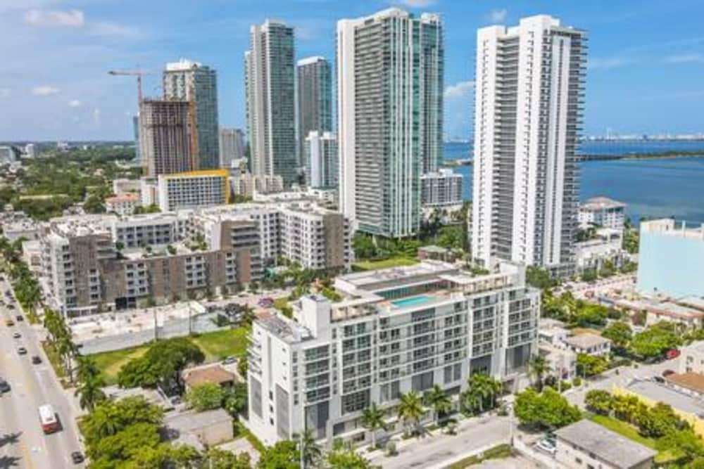 Modern 1BR Apt In Edgewater Free Parking