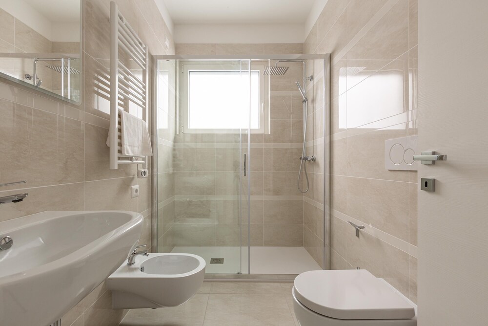 2400 Sdmr - Monolocale 2 en Salve — bathroom