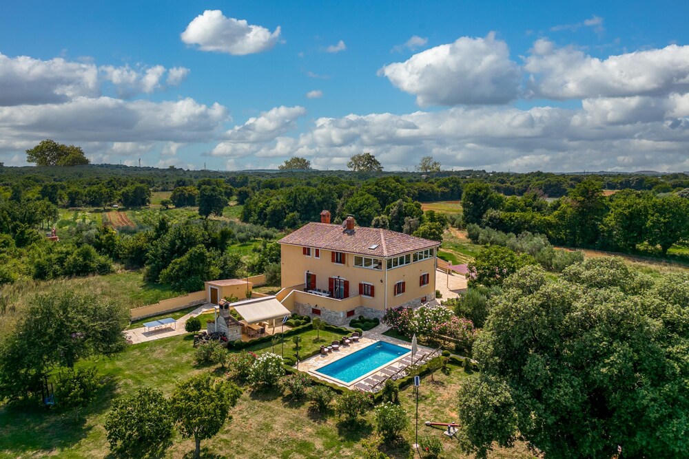 Pool Villa Divina in i an