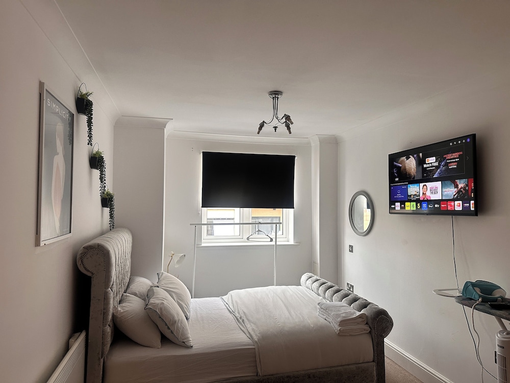Charming Birmingham Apartment With Mini Balcony and Wifi With a Free Parking