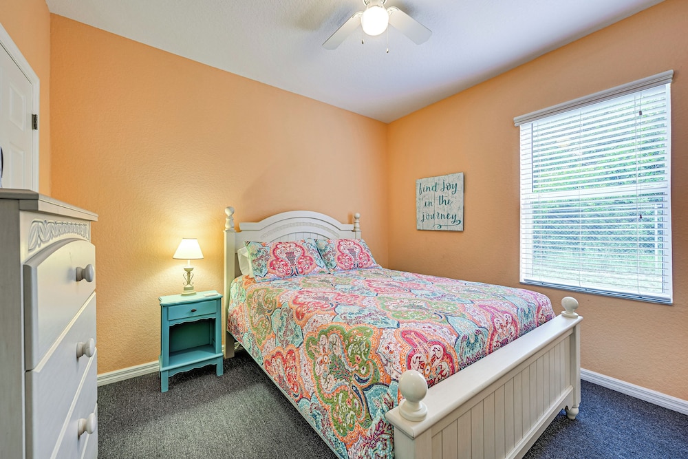 Pet-friendly Gem w/ Yard & Pool Access in Sebring