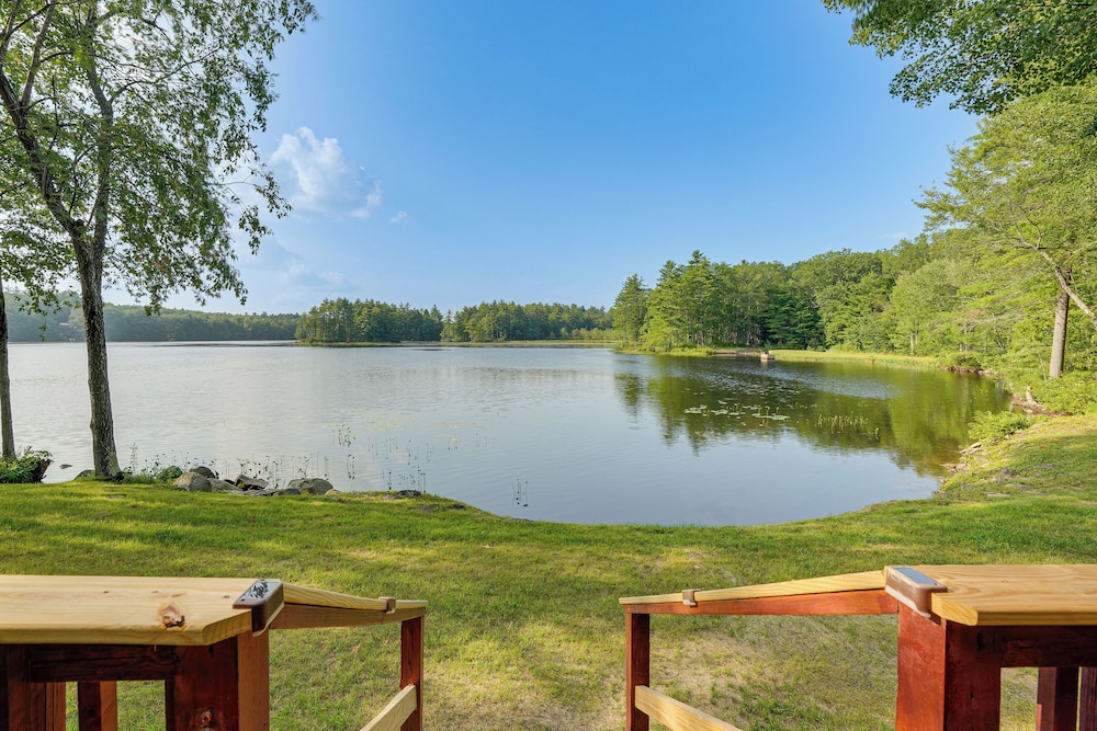 Lakeside Log Cabin w/ Porch in Monadnock Region