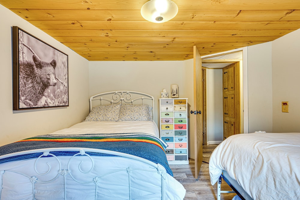Hike, Fish & Ski: Black Bear Cabin in Albany
