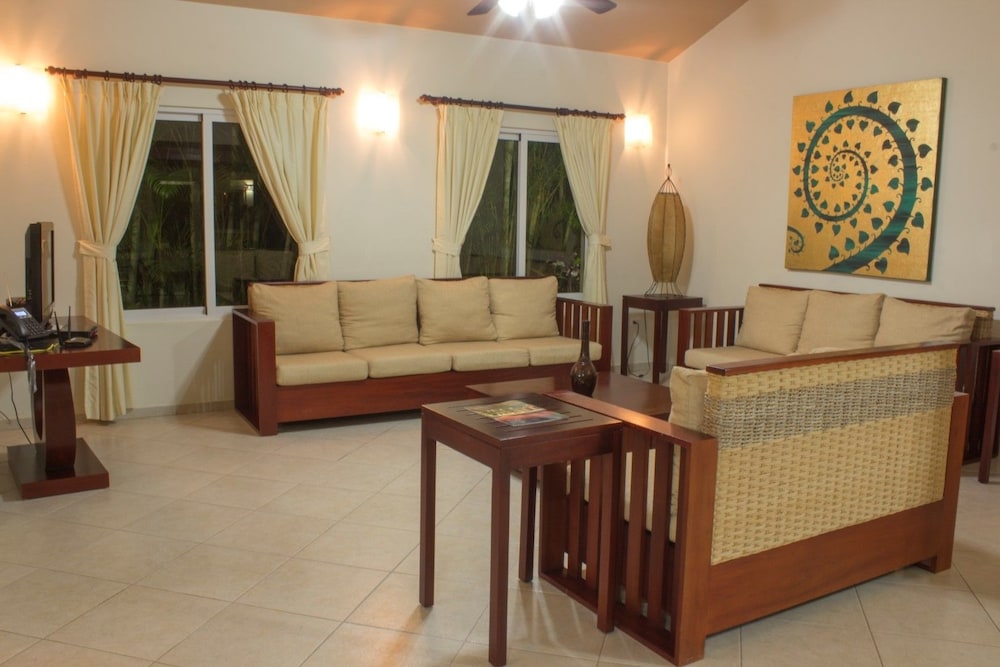 Privacy and comfort luxury 6 bedroom villa