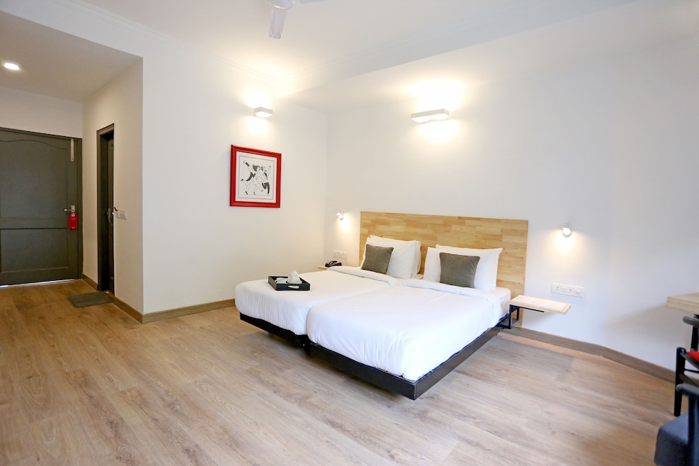 OYO Townhouse 020 Huda Metro South City 1