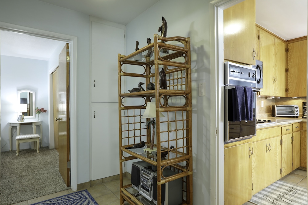 321 San Luis 2 Bedroom Duplex by RedAwning view 3