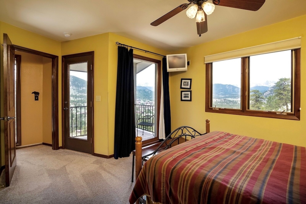 Kintzle Family Vacation At Windcliff 4 Bedroom Home by RedAwning view 2