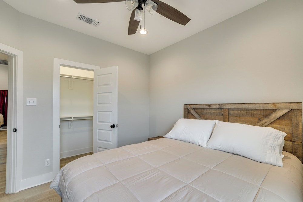 7 Mi to Afb: Central & Modern San Angelo Home