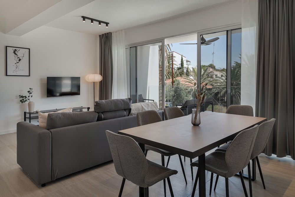 Phaedrus Living: Travertine Residences 101