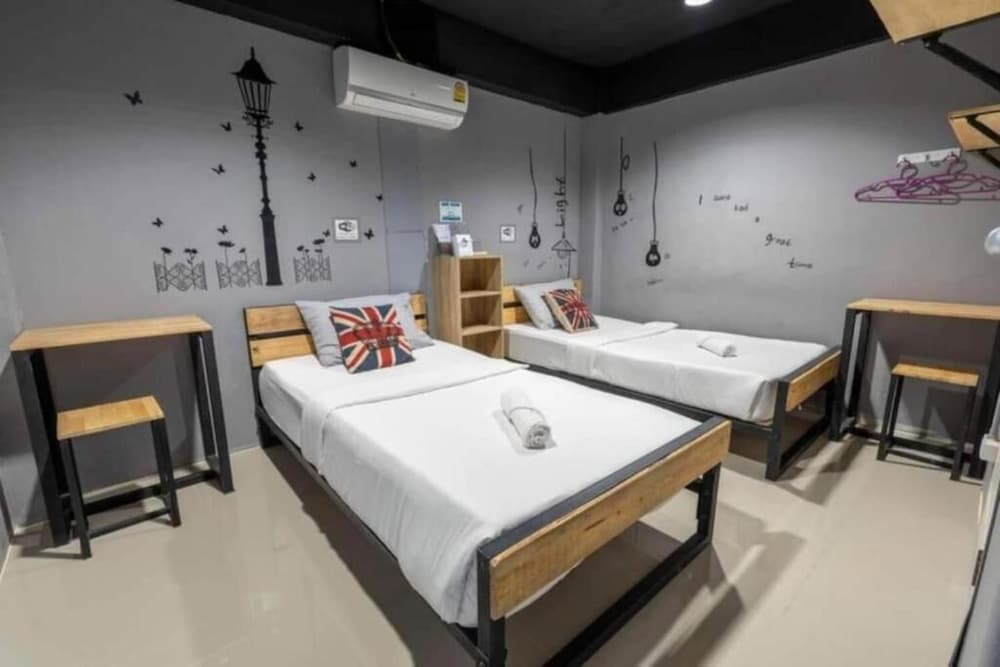 La Belle Nuit House