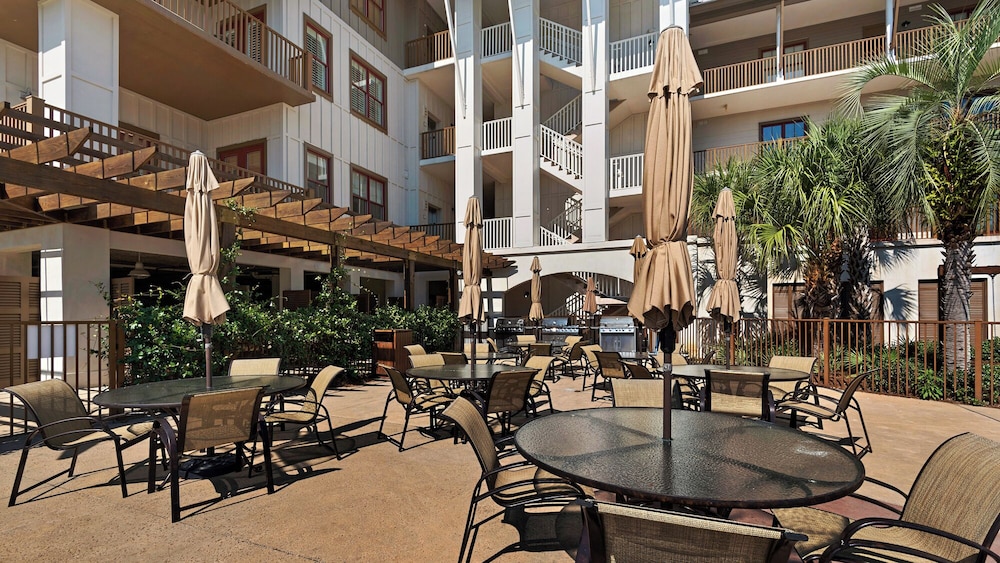Coastal 3BR Condo With Pool & Shuttle : Snowbird Friendly!